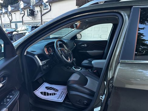 Used 2014 Jeep Cherokee Limited w/ Trailer Tow Group AWD/4WD image 8