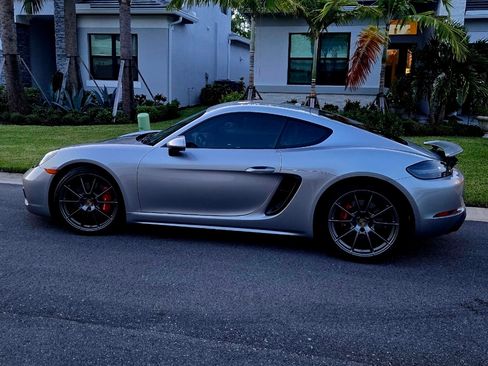 Used 2023 Porsche 718 Cayman GTS RWD image 4