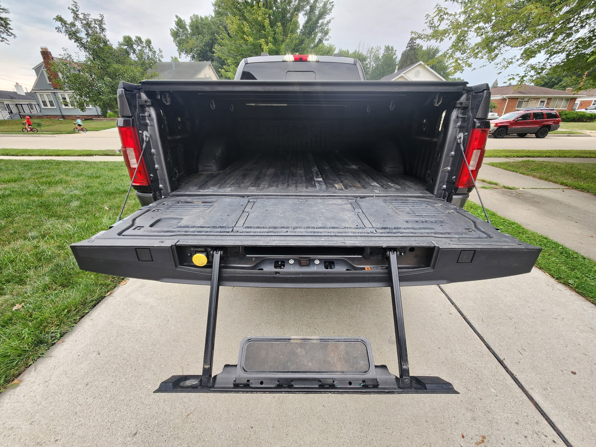 Used 2022 Ford F150 XLT w/ Equipment Group 302A High AWD/4WD image 6