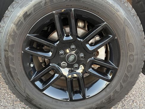 Used 2023 Land Rover Defender 110 S image 27