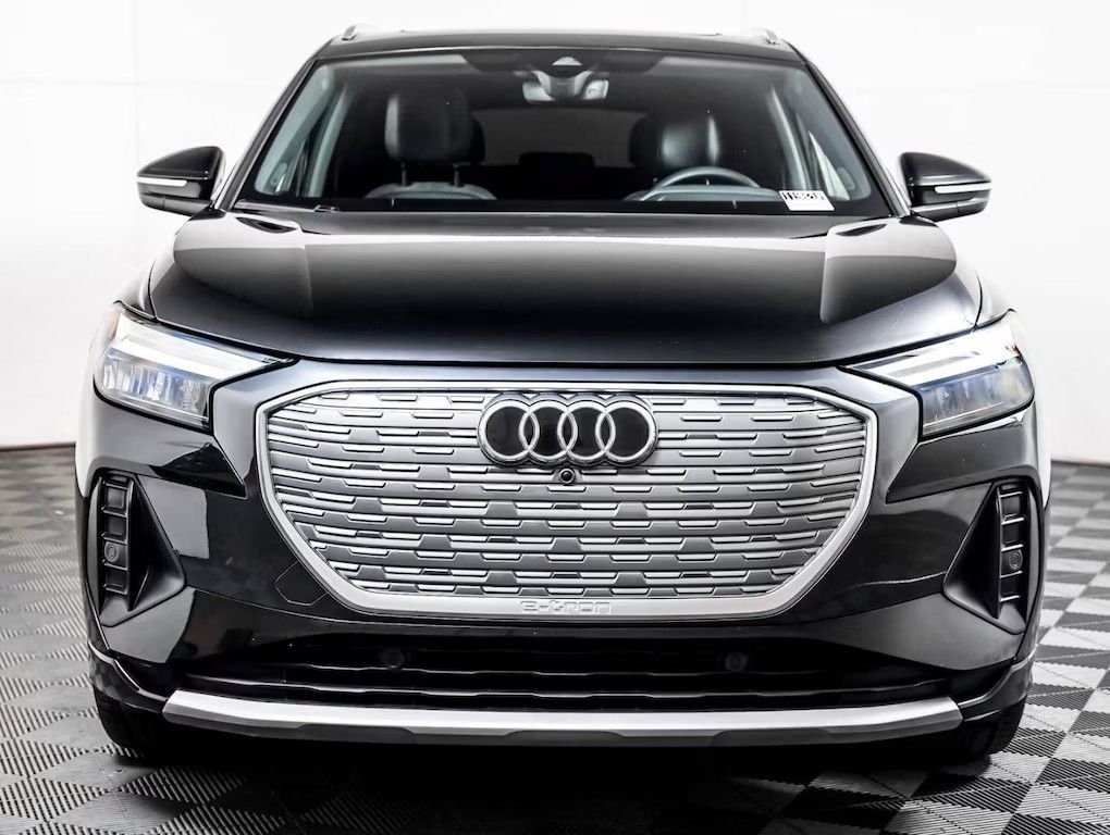 Used 2023 Audi Q4 e-tron Premium RWD image 2