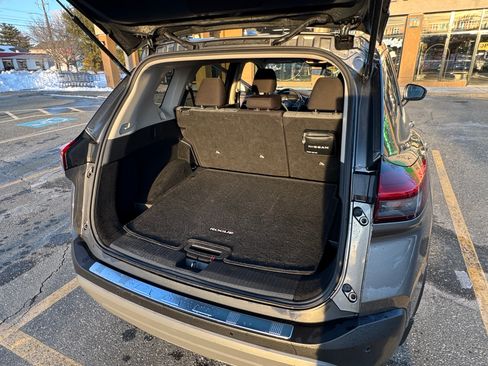 Used 2023 Nissan Rogue SV image 6