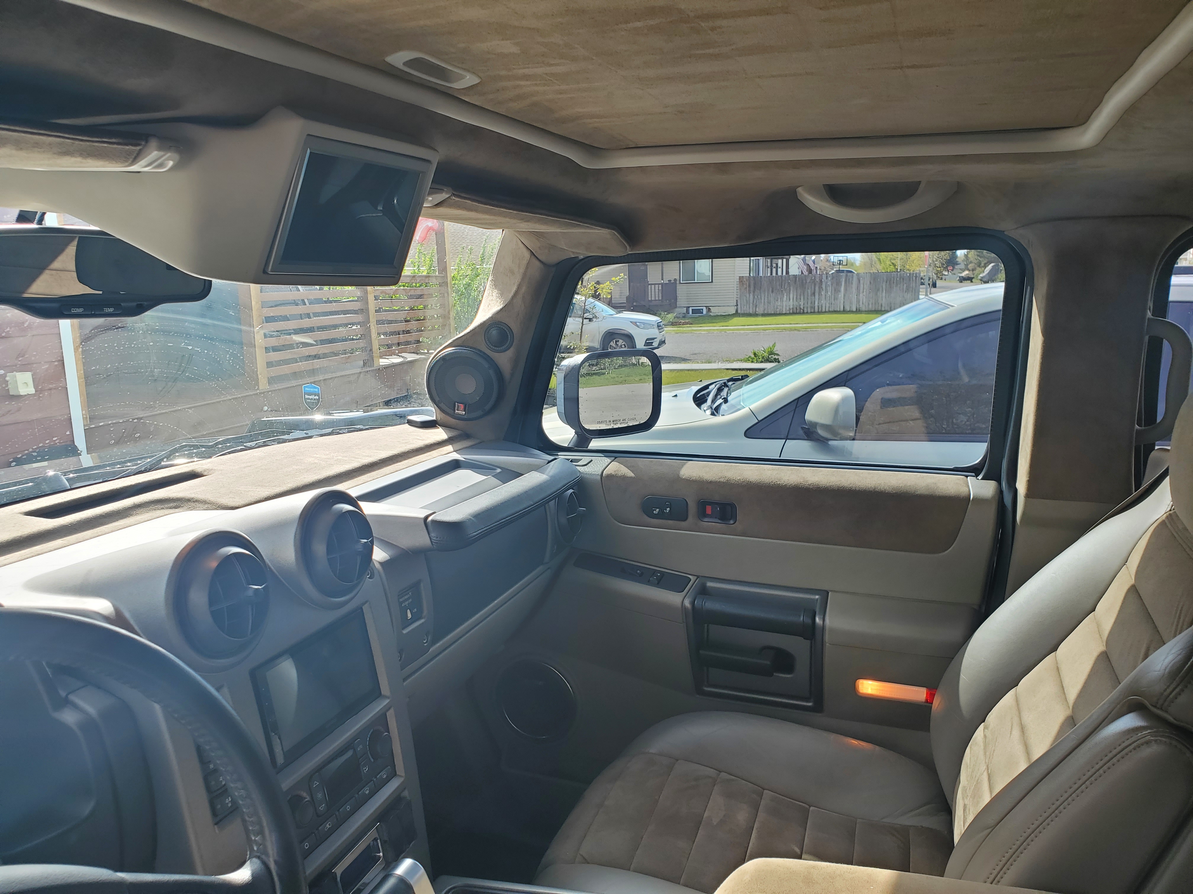 Used 2003 HUMMER H2 w/ Preferred Equipment Group AWD/4WD image 2