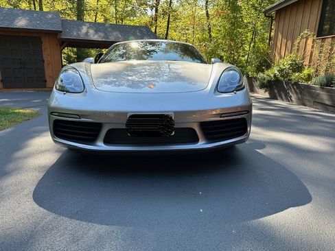 Used 2019 Porsche 718 Cayman image 9