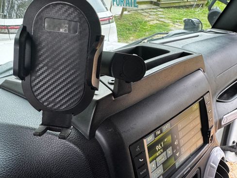 Used 2015 Jeep Wrangler Unlimited Sahara w/ Connectivity Group image 21