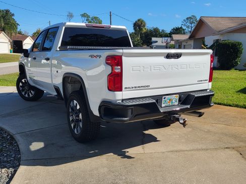 Used 2021 Chevrolet Silverado 2500 Custom w/ Custom Value Package image 6