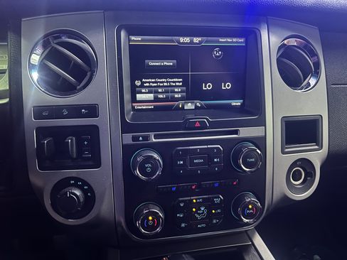 Used 2015 Ford Expedition EL XLT w/ Equipment Group 202A AWD/4WD image 15