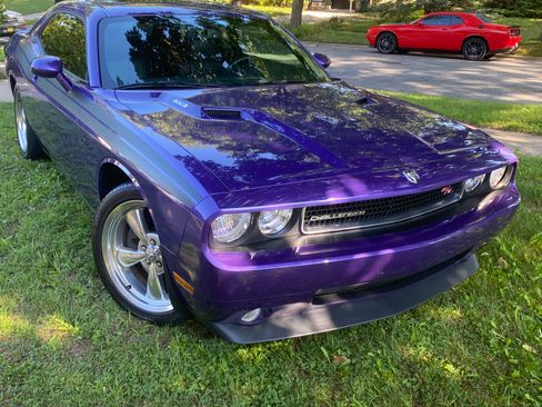 Used 2010 Dodge Challenger R/T RWD image 1