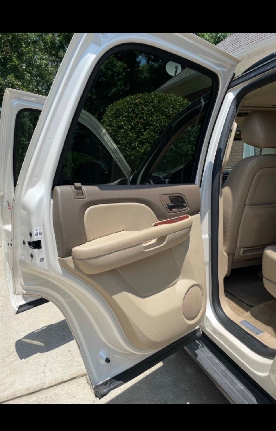 Used 2014 Chevrolet Tahoe LTZ RWD image 10