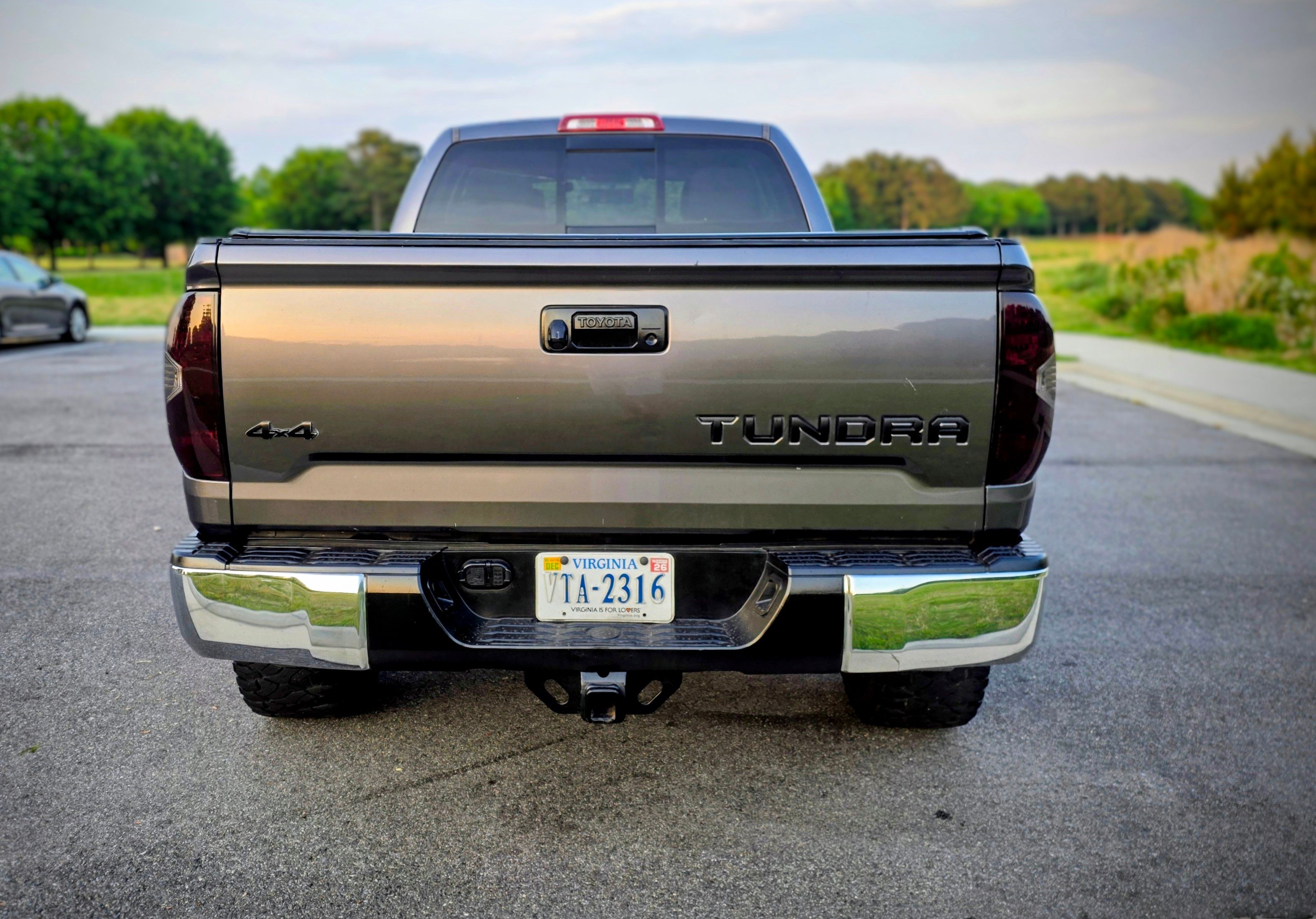 Used 2017 Toyota Tundra SR5 AWD/4WD image 4