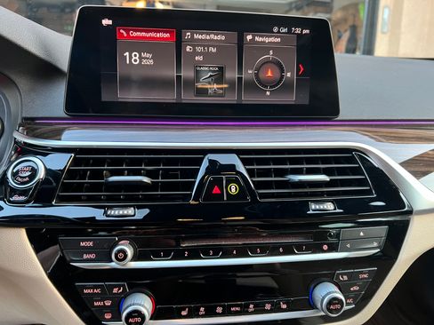 Used 2019 BMW 530i w/ Convenience Package RWD image 20