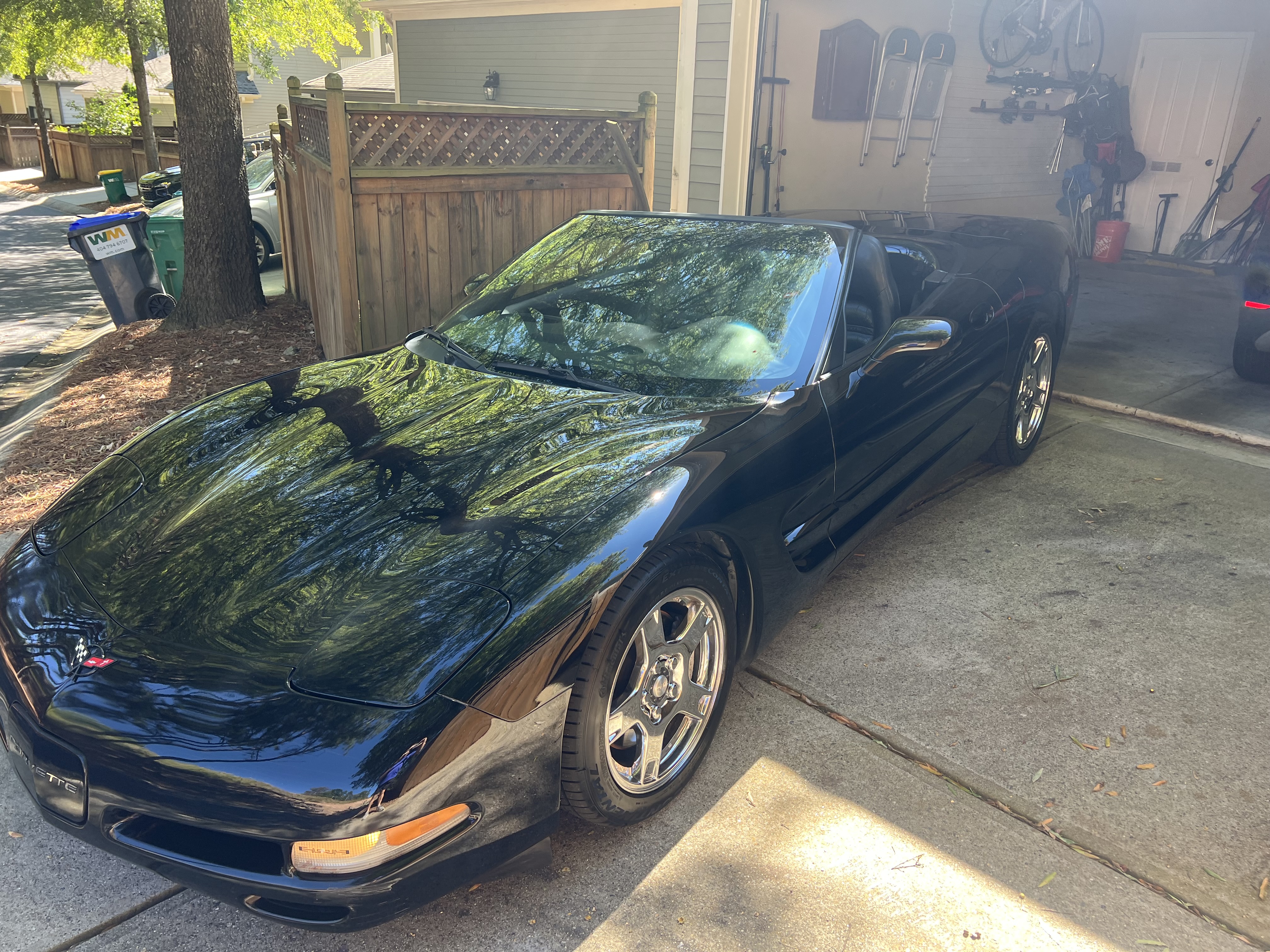 Used 1998 Chevrolet Corvette Convertible w/ Performance Handling Pkg RWD image 2