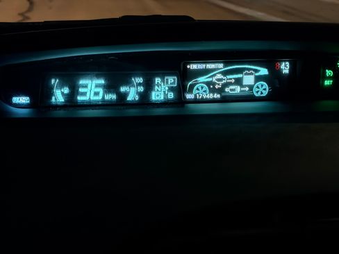 Used 2010 Toyota Prius Three image 18