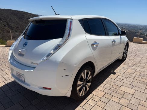 Used 2016 Nissan Leaf SV w/ Premium Package FWD image 2