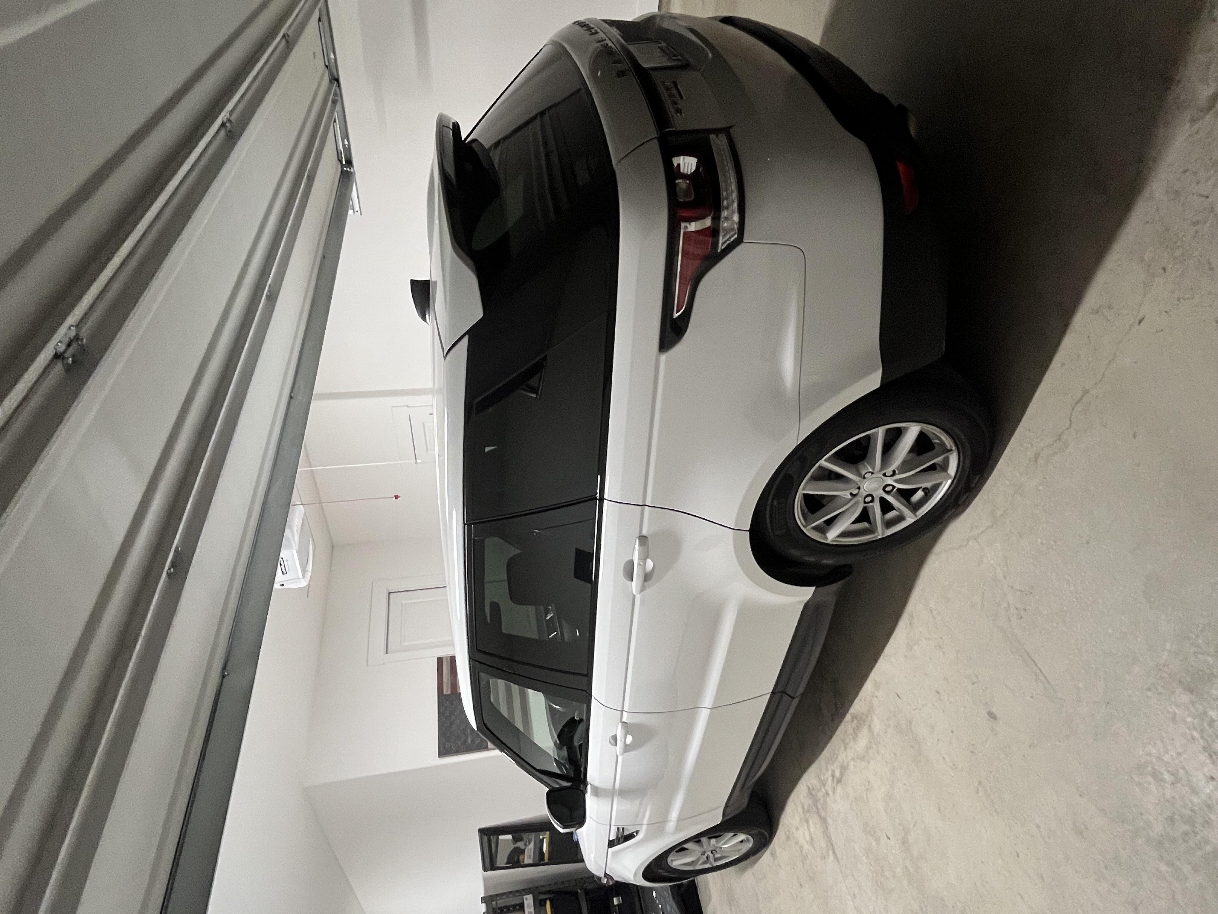 Used 2017 Land Rover Range Rover Sport SE AWD/4WD image 6