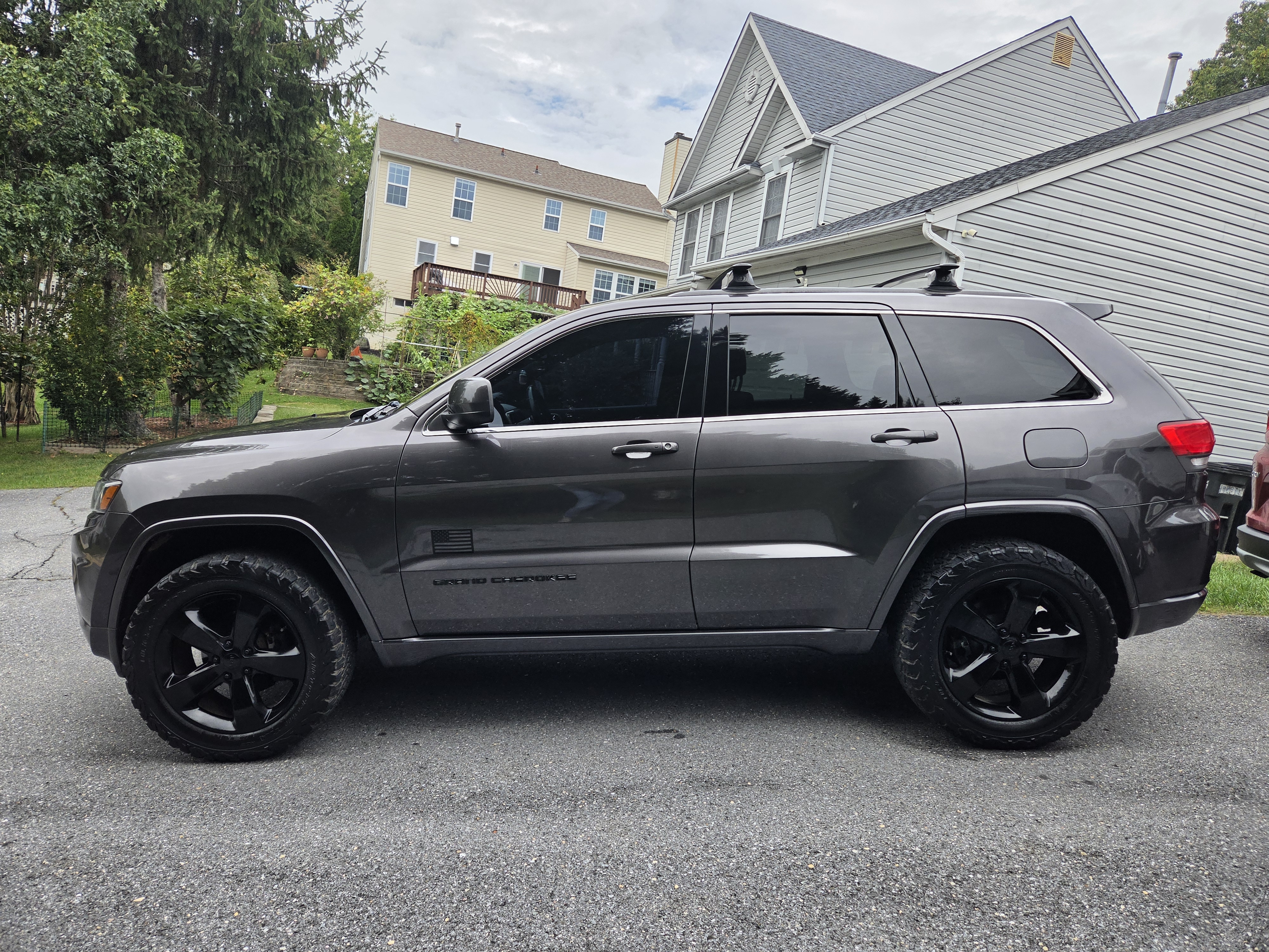 Used 2015 Jeep Grand Cherokee Altitude AWD/4WD image 1