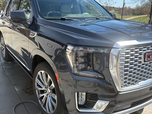 Used 2021 GMC Yukon Denali w/ Denali Ultimate Package image 2