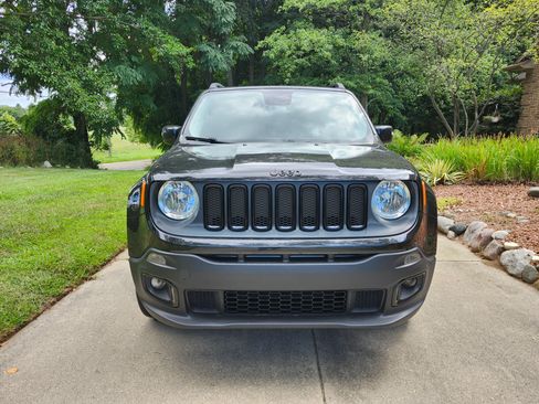 Used 2016 Jeep Renegade Latitude image 10