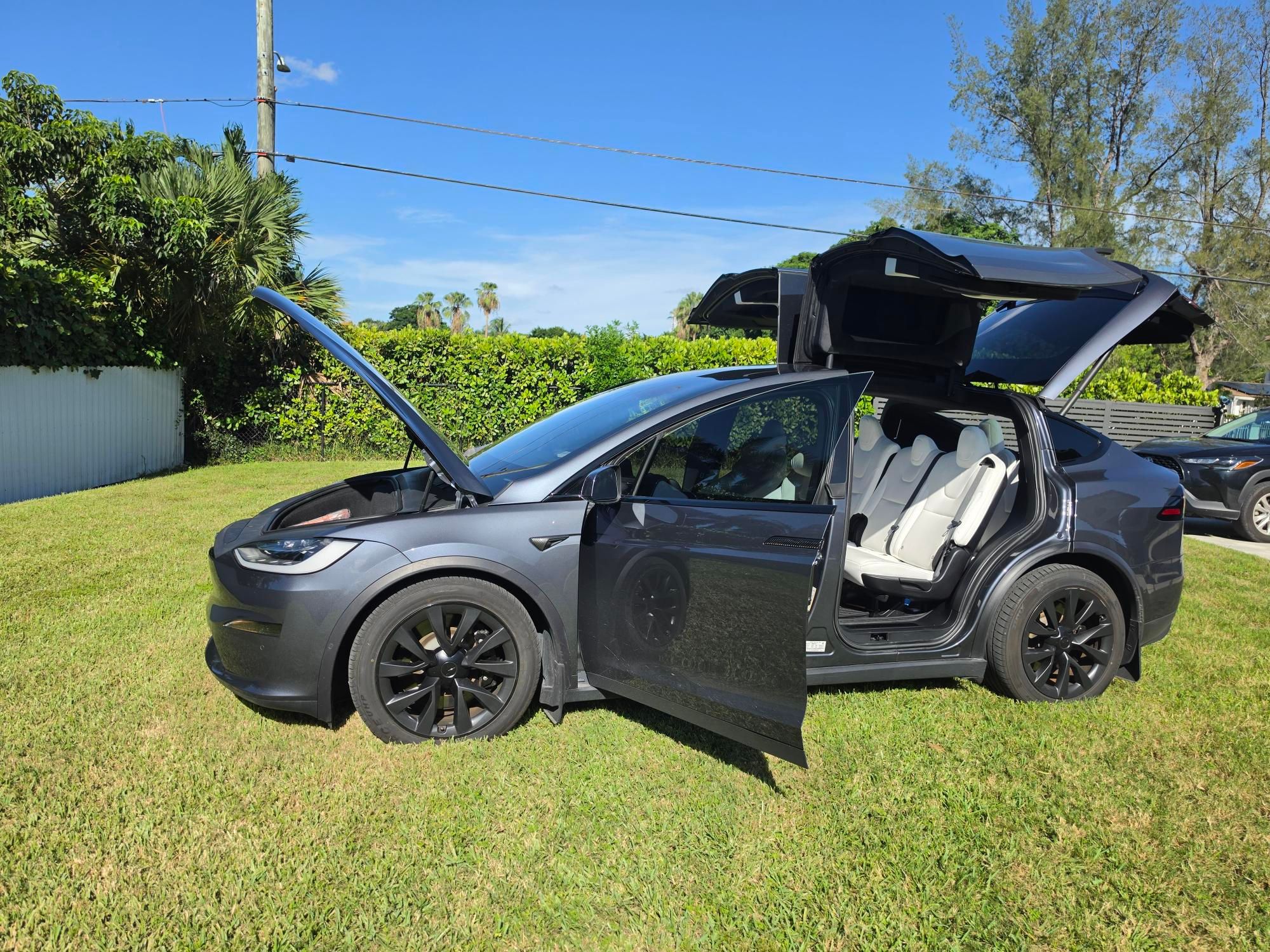 Used 2022 Tesla Model X AWD/4WD image 1