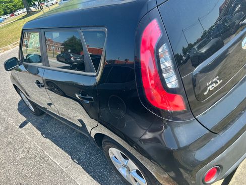Used 2017 Kia Soul w/ Convenience Package FWD image 10