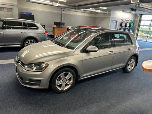 Used 2017 Volkswagen Golf Wolfsburg Edition image 1