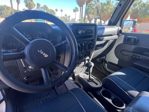 Used 2009 Jeep Wrangler Unlimited X image 16
