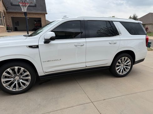 Used 2024 GMC Yukon Denali w/ Denali Reserve Package image 4