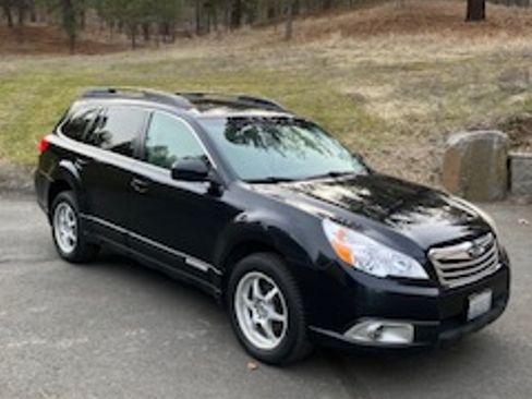 Used 2011 Subaru Outback 2.5i Premium image 1