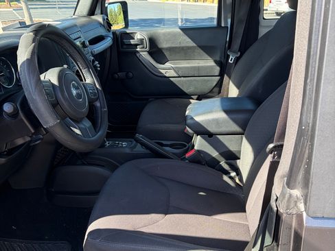Used 2018 Jeep Wrangler Sport AWD/4WD image 9