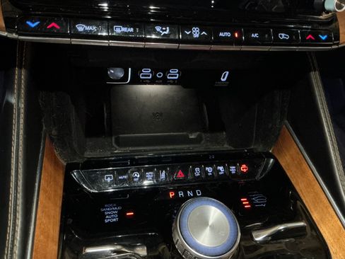 Used 2024 Jeep Grand Wagoneer Series III w/ Flexible Seating Group AWD/4WD image 17