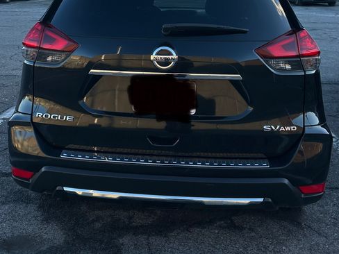 Used 2017 Nissan Rogue SV w/ Midnight Edition Package image 6