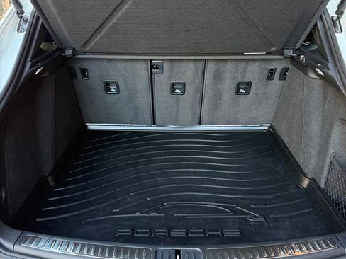 Used 2023 Porsche Macan Turbo image 8