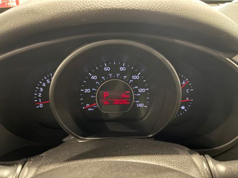 Used 2016 Kia Soul + FWD image 11