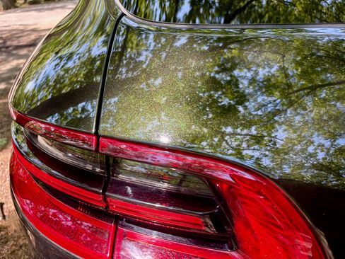 Used 2018 Porsche Macan S AWD/4WD image 2