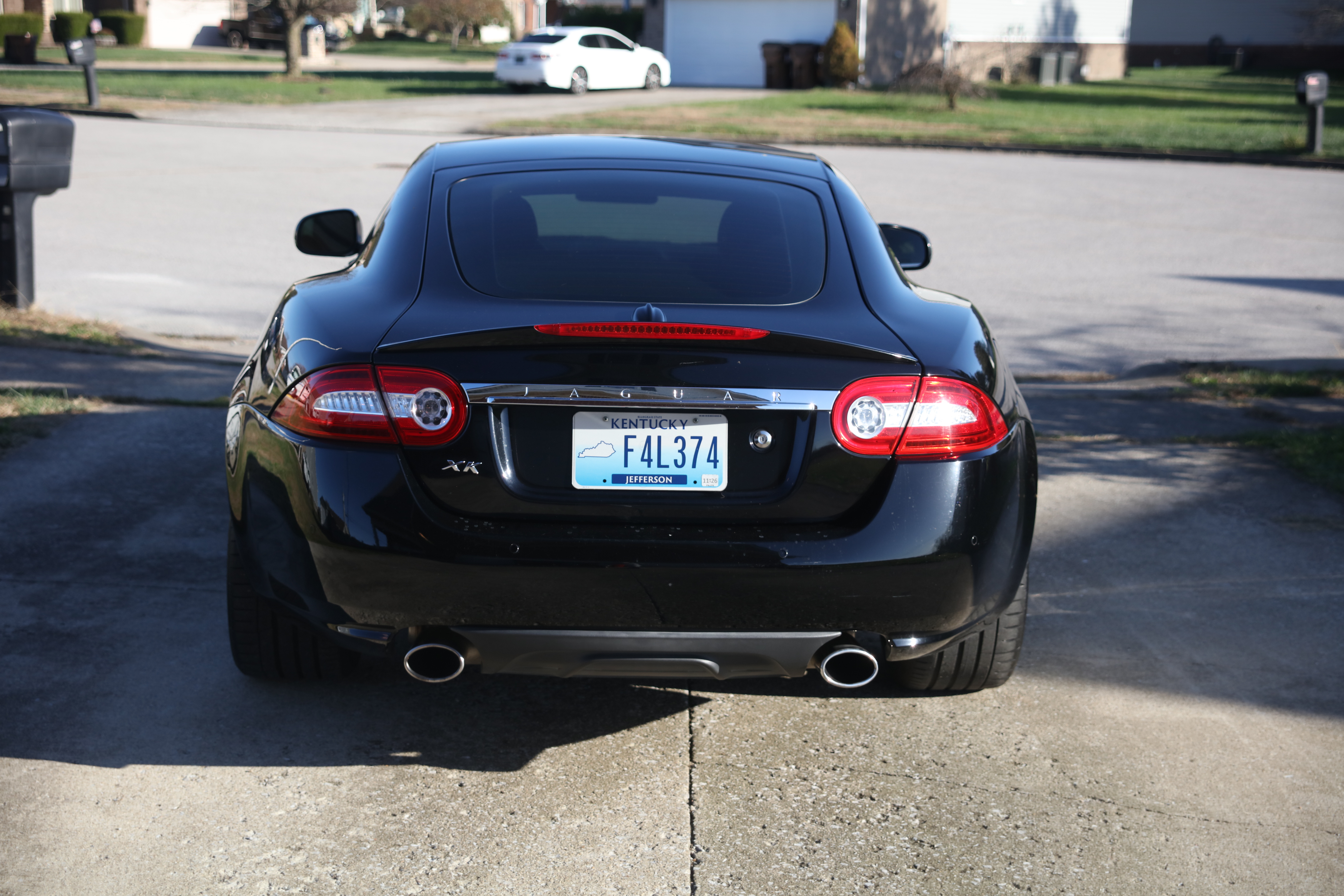 Used 2010 Jaguar XK Coupe RWD image 2