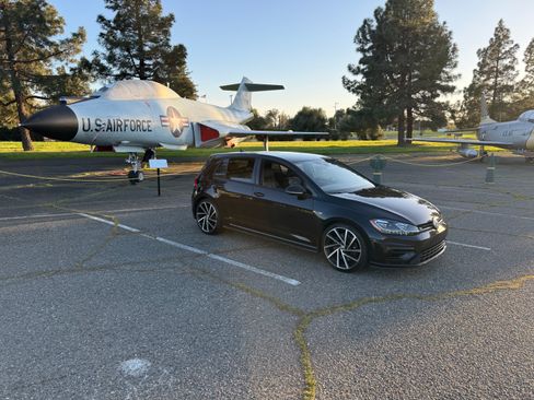 Used 2019 Volkswagen Golf 4-Door AWD/4WD image 2