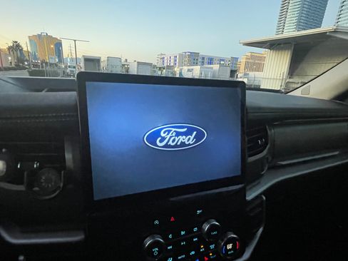 Used 2024 Ford Expedition XLT image 9