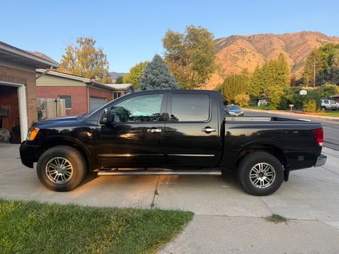 Used 2011 Nissan Titan SL w/ SL Technology Pkg AWD/4WD image 2