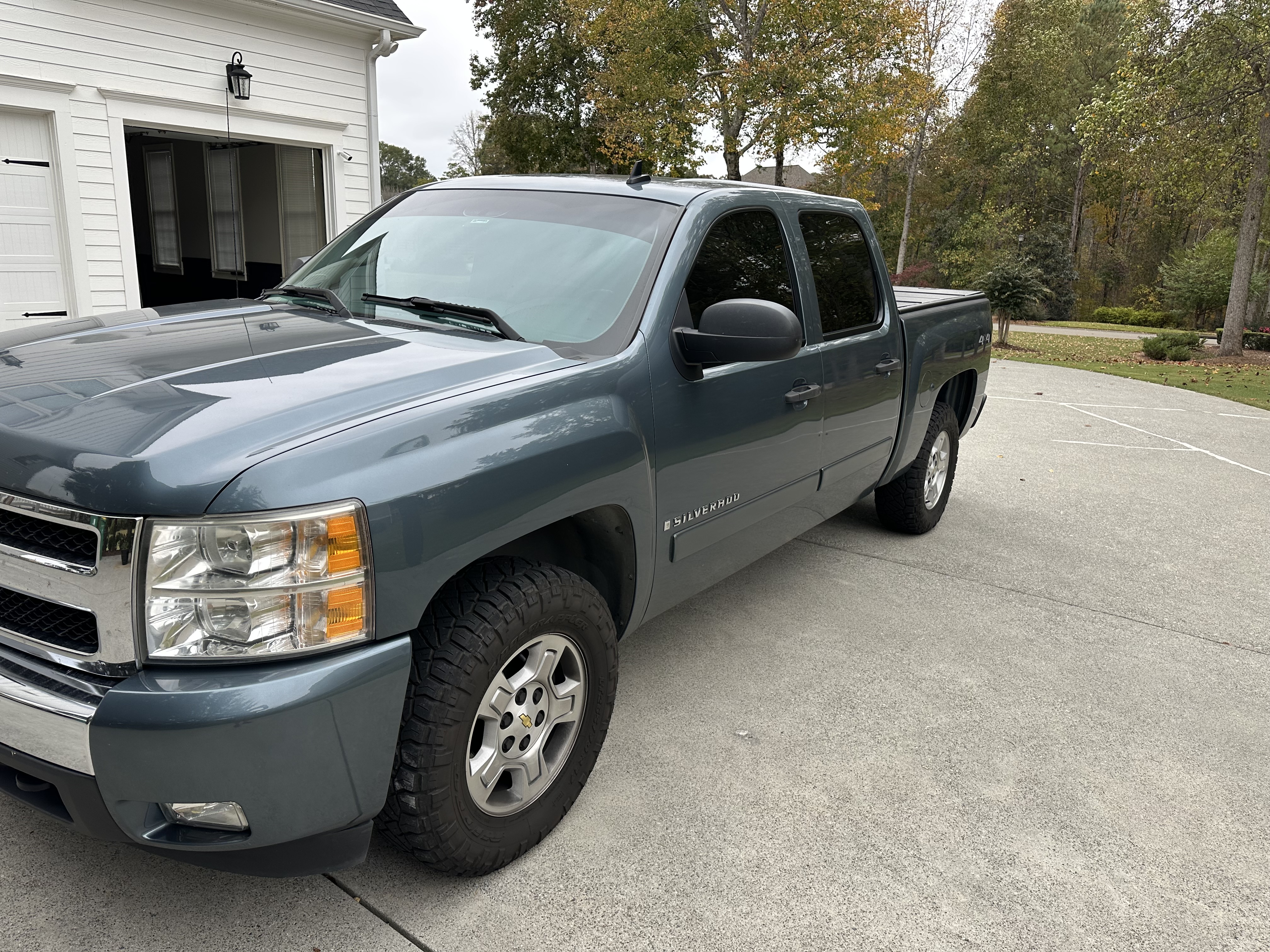 Used 2007 Chevrolet Silverado 1500 LT w/ 2LT Convenience Package AWD/4WD image 10