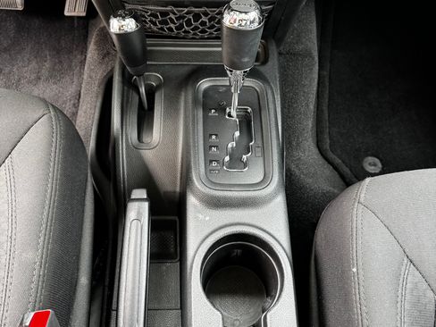 Used 2018 Jeep Wrangler Sport AWD/4WD image 25