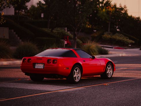 Used 1996 Chevrolet Corvette Coupe image 2