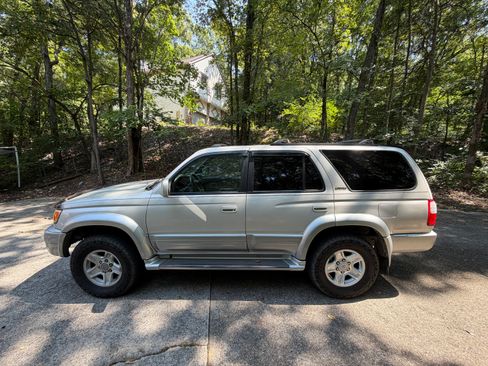 Used 1999 Toyota 4Runner Limited w/ Upgrade Value Pkg 5 AWD/4WD image 2