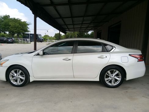 Used 2014 Nissan Altima 2.5 SV FWD image 1