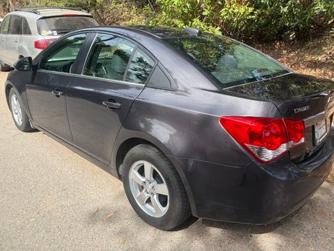 Used 2016 Chevrolet Cruze LT FWD image 5
