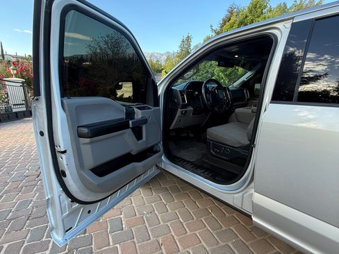Used 2015 Ford F150 XLT w/ Equipment Group 302A Luxury AWD/4WD image 10