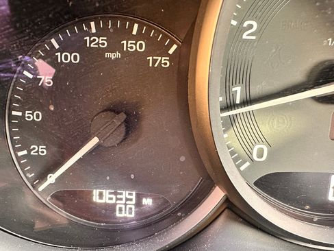 Used 2023 Porsche Macan image 10