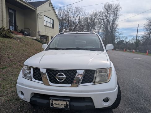 Used 2008 Nissan Frontier LE w/ Leather Pkg image 16