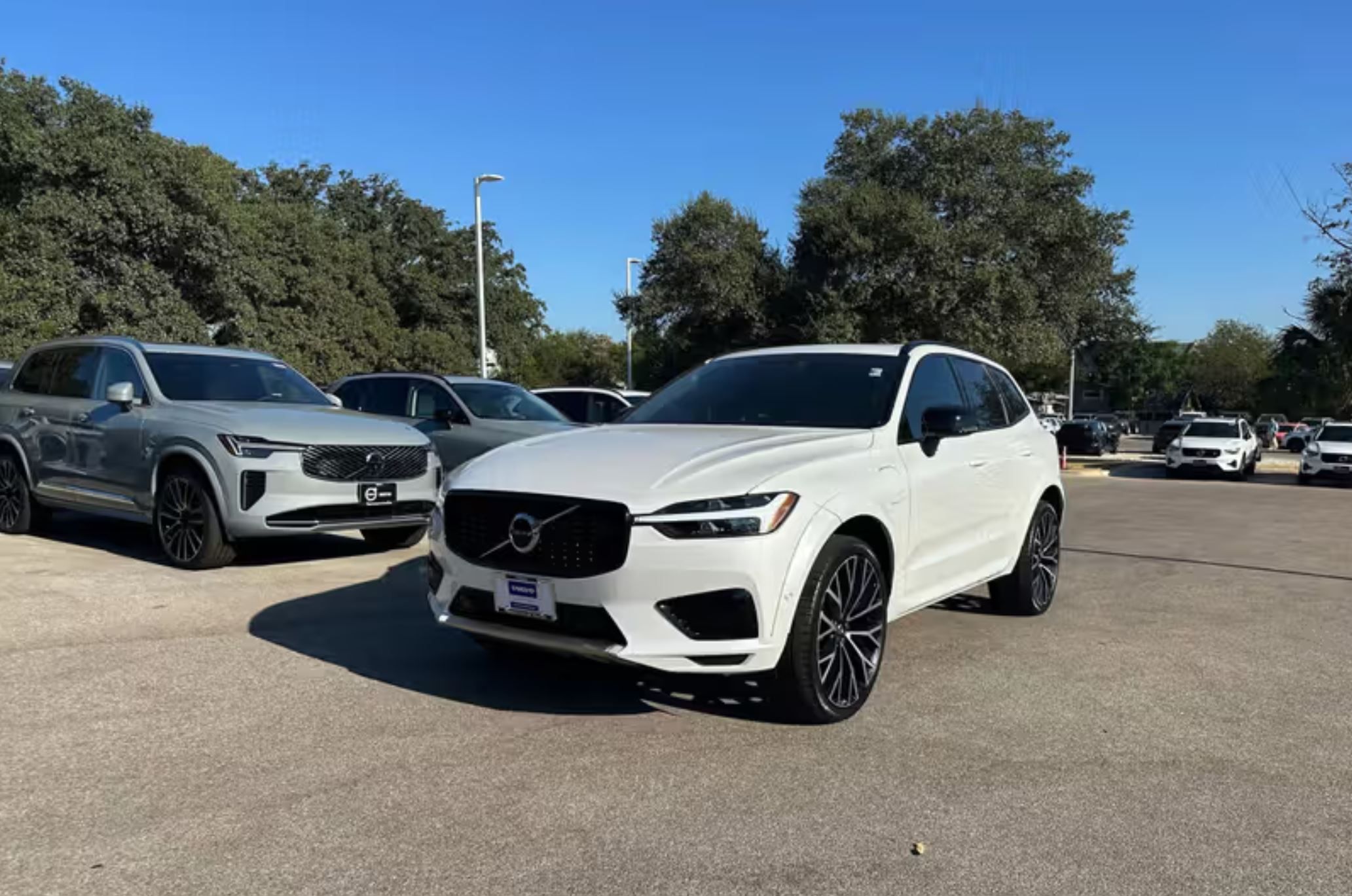 Used 2021 Volvo XC60 T8 R-Design w/ Advanced Package AWD/4WD image 5