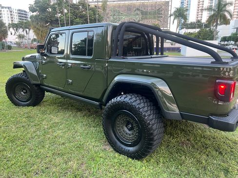 Used 2023 Jeep Gladiator Sport AWD/4WD image 20