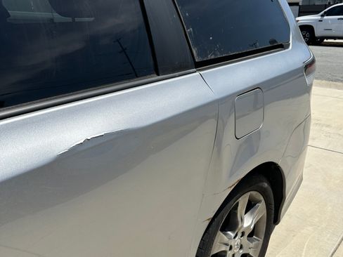 Used 2013 Toyota Sienna SE FWD image 22